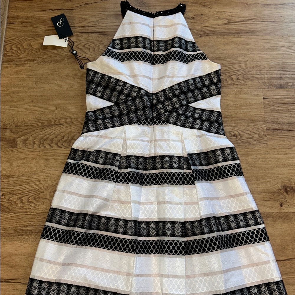 Adrianna Papell Black and White Patterned Midi Dress - Picture 7 of 11